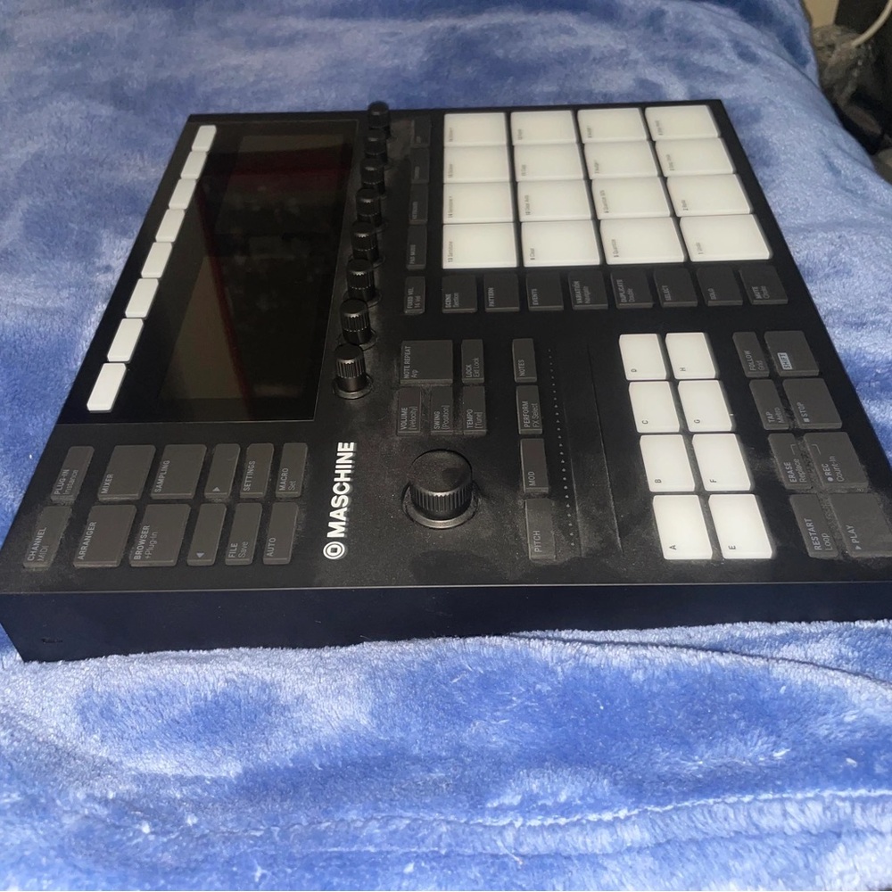 Maschine Mk3 by Native Instruments - Picture 4 of 4